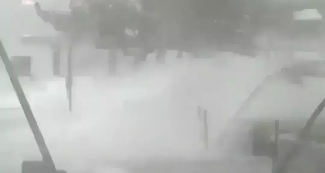 Cyclone Biparjoy : टकराने के बाद तूफान ने रखा रौद्र रूप, द्वारका-जामनगर में मचाई भारी तबाही