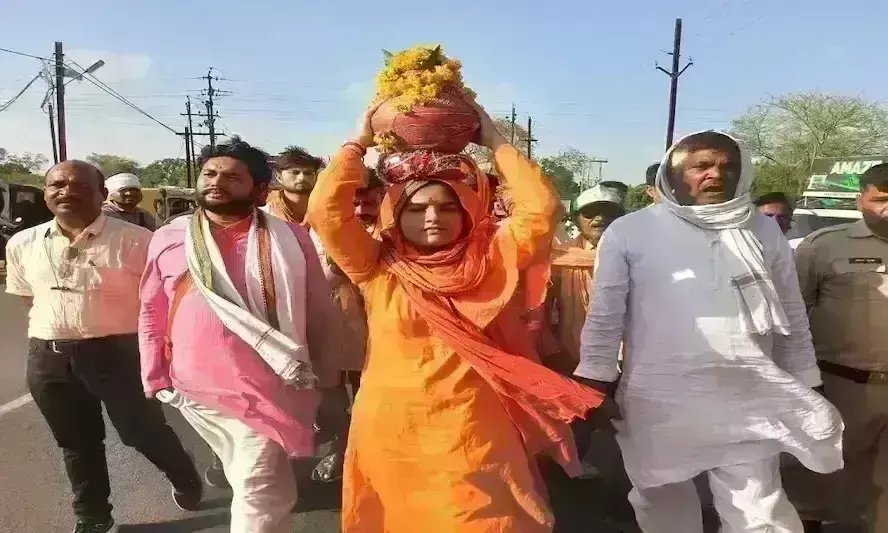 गंगोत्री से पैदल चलकर बागेश्वर धाम पहुंची शिवरंजनी, धीरेन्द्र शास्त्री से शादी पर कही ये...बात