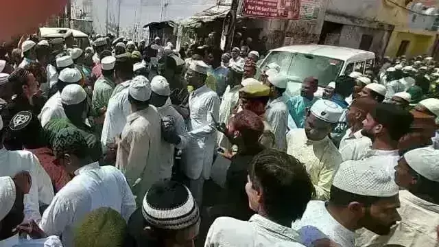 Sambhal :  जुमे की नमाज के बाद मचा बवाल, आपस में भिड़े सपा-भाजपा समर्थक, जमकर हुई मारपीट