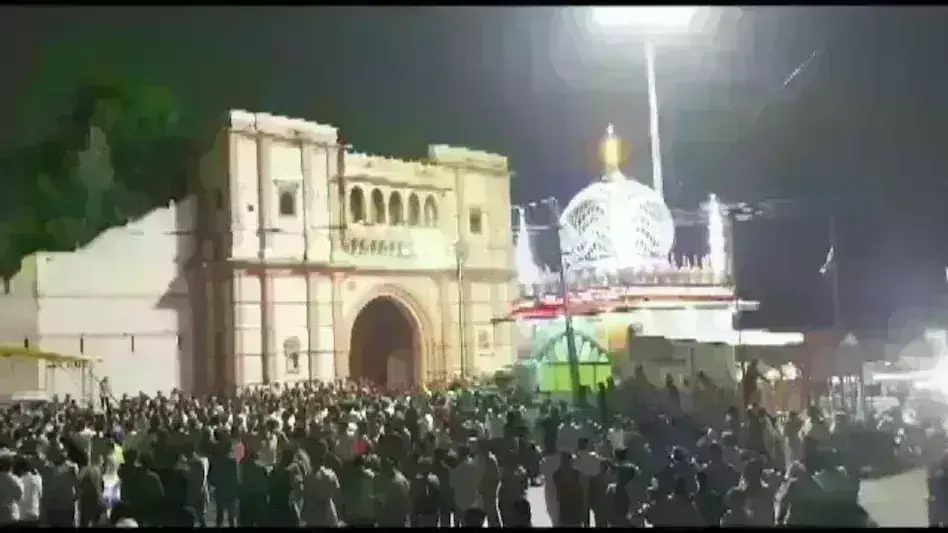 जूनागढ़ में अवैध दरगाह हटाने के नोटिस पर मुस्लिम समुदाय ने पत्थर फेंके, 1 DSP समेत 4 पुलिसकर्मी घायल