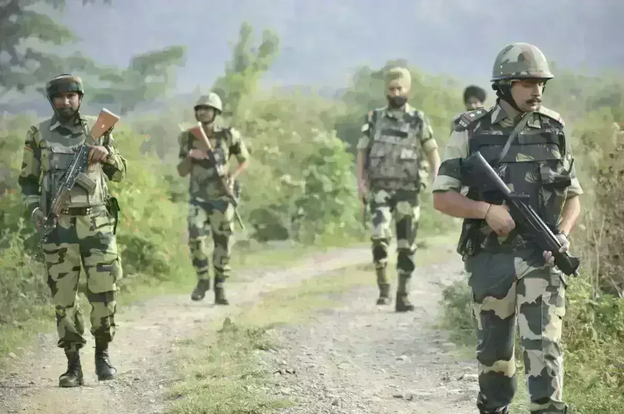 मणिपुर में नहीं थम रही हिंसा, उपद्रवियों ने की फायरिंग, सेना का जवान घायल मणिपुर में नहीं थम रही हिंसा, उपद्रवियों ने की फायरिंग, सेना का जवान घायल