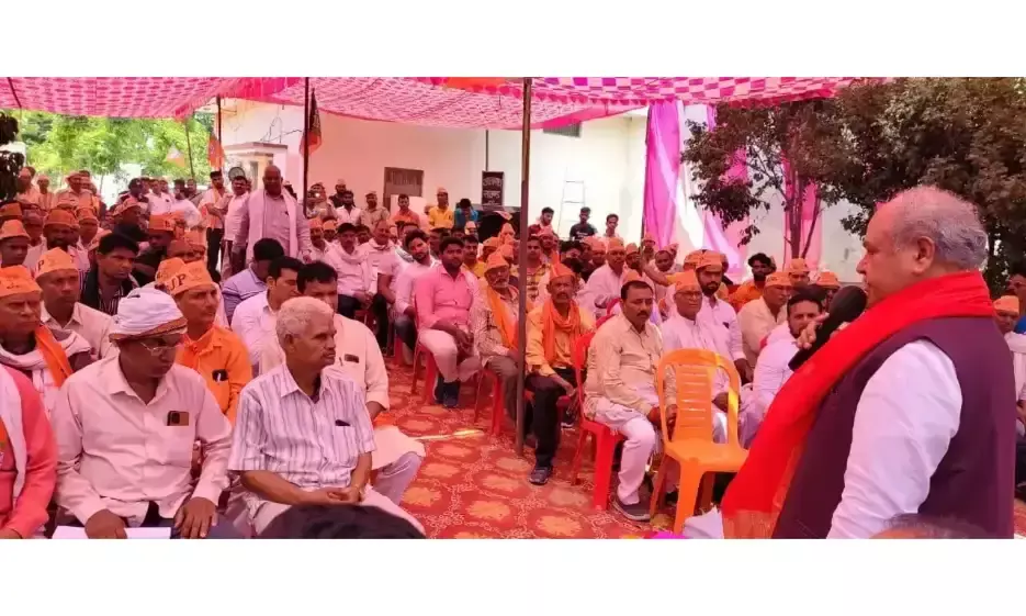 आजमग़ढ पहुंचे केंद्रीय मंत्री नरेंद्र सिंह तोमर, कहा- राहुल गांधी कांग्रेस के लिए दुर्भाग्य, उन्हें लोकतंत्र की समझ नहीं