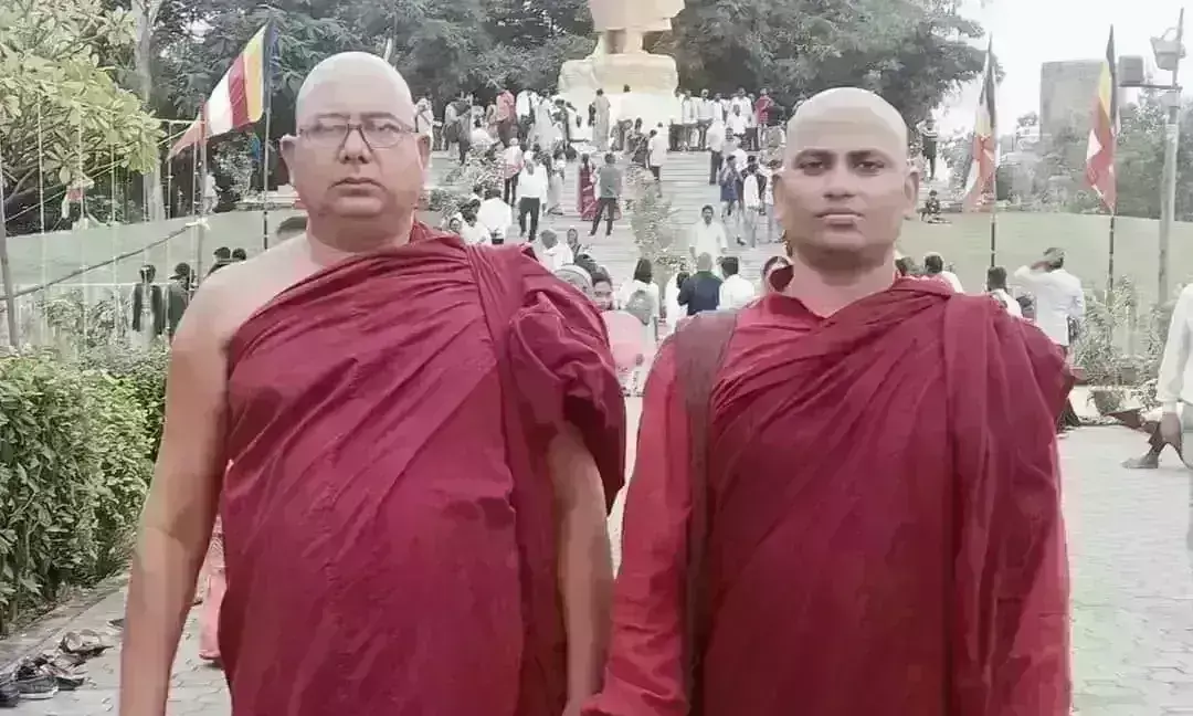 Morena Accident : हाईवे पर कार को ट्रक ने मारी टक्कर, दो बौद्ध भिक्षुओं की मौत Morena Accident : हाईवे पर कार को ट्रक ने मारी टक्कर, दो बौद्ध भिक्षुओं की मौत