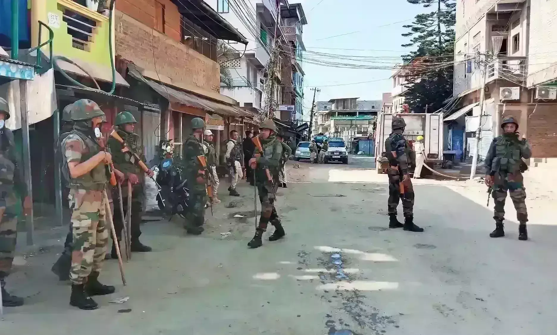 मणिपुर में फिर हुई गोलीबारी, सरकार ने 25 जून तक बढ़ाया इंटरनेट पर बैन