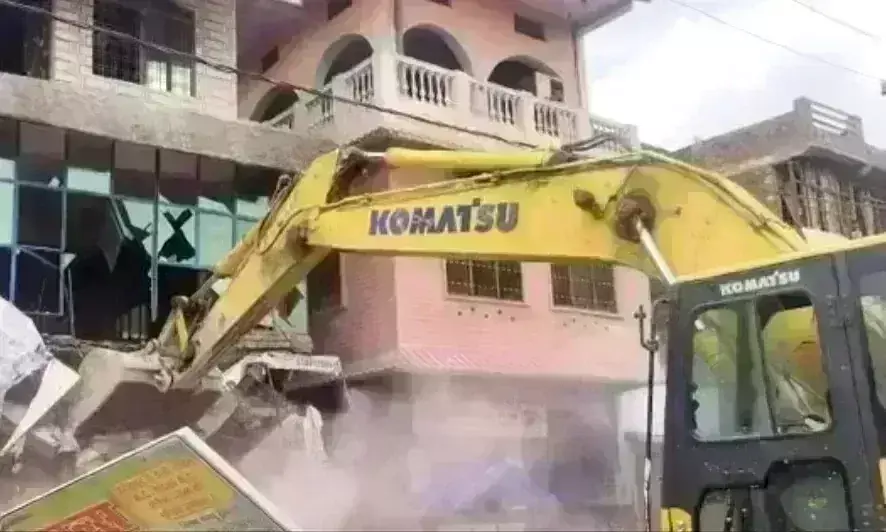 फतेहपुर में मुस्लिम युवक ने दुष्कर्म के बाद हिंदू युवती की हत्या की, आरोपी के घर चला बुलडोजर