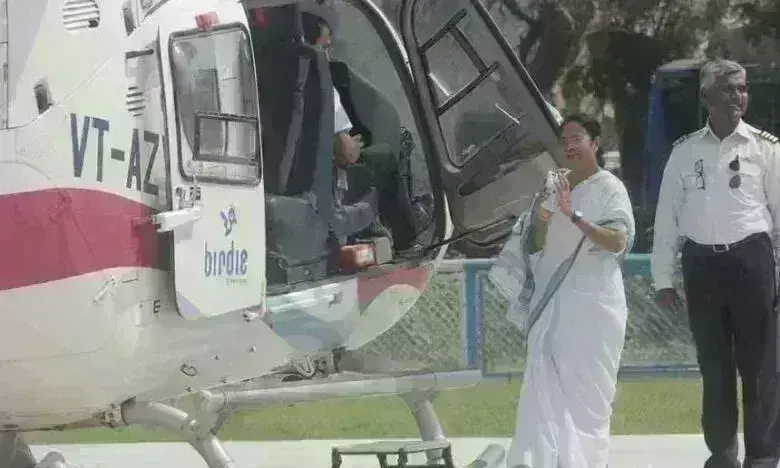 खराब मौसम में फंसा ममता बनर्जी का हेलीकॉप्टर, आर्मी एयरबेस पर हुई आपातकालीन लैंडिंग