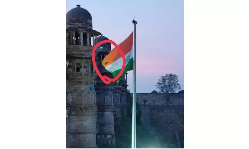 सोशल मीडिया पर वायरल हो रहे ग्वालियर फोर्ट पर लगे फटे तिरंगे के फोटो और वीडियो