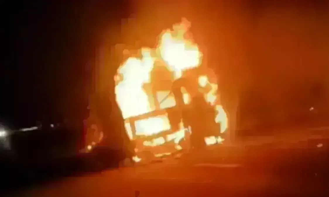 महाराष्ट्र के बुलढाणा में दर्दनाक हादसा, हाइवे पर बस में लगी आग, 26 यात्रियों की जलकर मौत