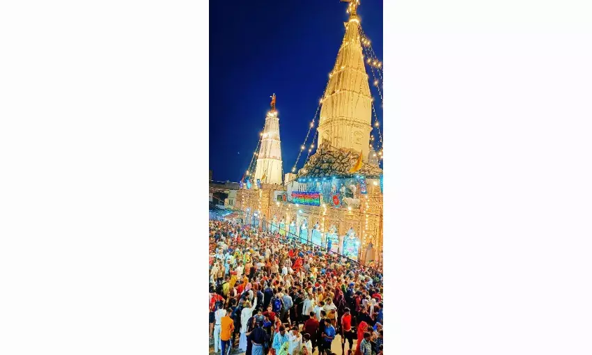 मोहे अपनी शरण में ले लो गिरिराज धरण....