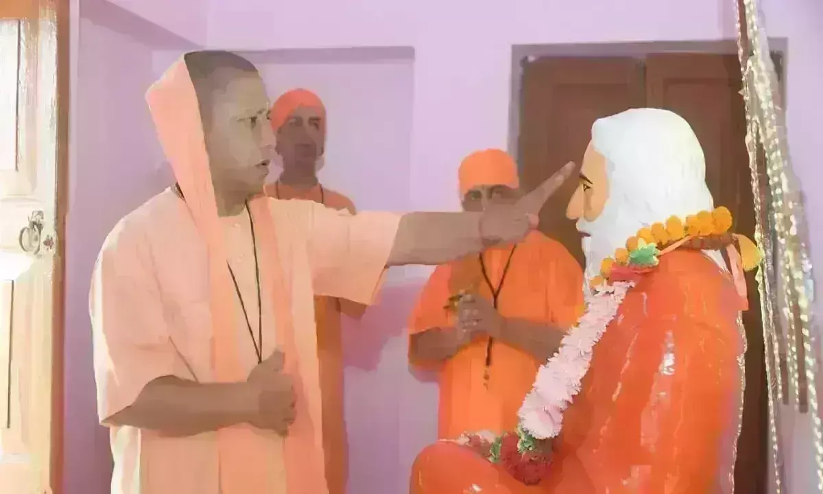 गुरु पूर्णिमा उत्सव में शामिल हुए योगी आदित्यनाथ, कहा - शाहजहां ने भी सनातन धर्म की प्रशंसा की थी