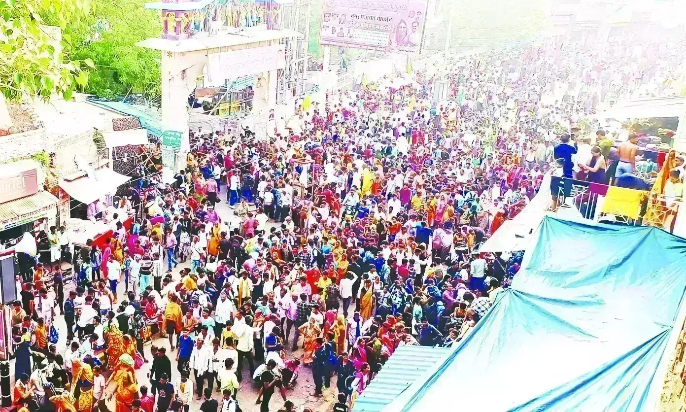 गोवर्धन में श्रद्धा और भक्ति के बीच उमड़ा जनसैलाब