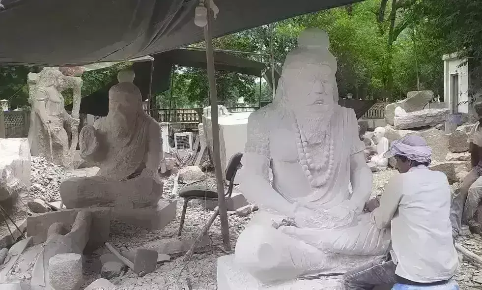 ग्वालियर के मिंट पत्थर से बनी सप्तर्षि की मूर्तिंया दशहरा पर सीतामढ़ी (सीता रसोई) में होंगी स्थापित ग्वालियर के मिंट पत्थर से बनी सप्तर्षि की मूर्तिंया दशहरा पर सीतामढ़ी (सीता रसोई) में होंगी स्थापित