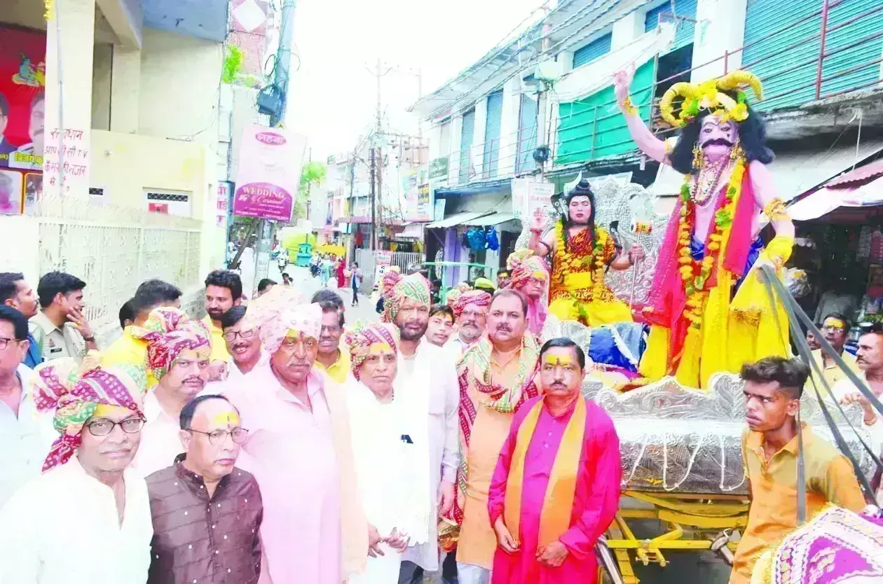 श्रावण मास पर भगवान शंकर की भव्य शोभा यात्रा का हुआ नगर भ्रमण