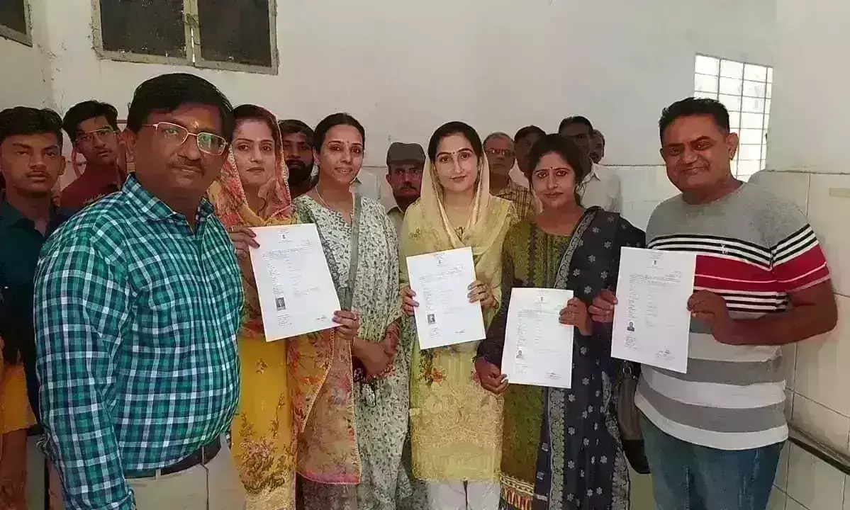 खत्म हुआ सालों का इंतजार, पाक विस्थापितों को मिली भारतीय नागरिकता, लगाए भारत माता की जय के नारे खत्म हुआ सालों का इंतजार, पाक विस्थापितों को मिली भारतीय नागरिकता, लगाए भारत माता की जय के नारे