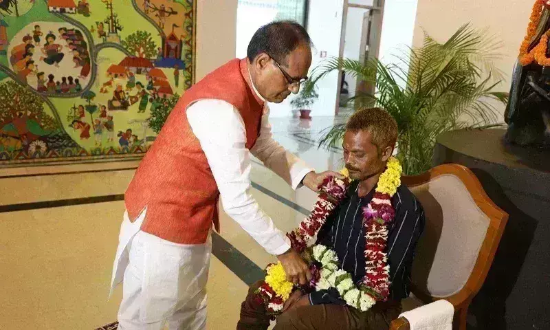 मुख्यमंत्री शिवराज ने सीधी घटना पर जताया दुःख, कहा - गरीबों का सम्मान हमारी प्राथमिकता