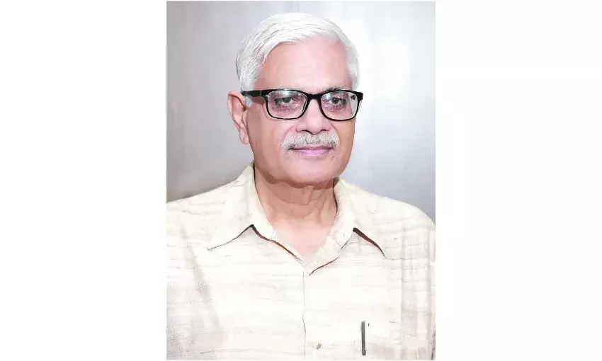 शिक्षा व्यवस्था में गुरु की उपस्थिति: बदलते आयाम