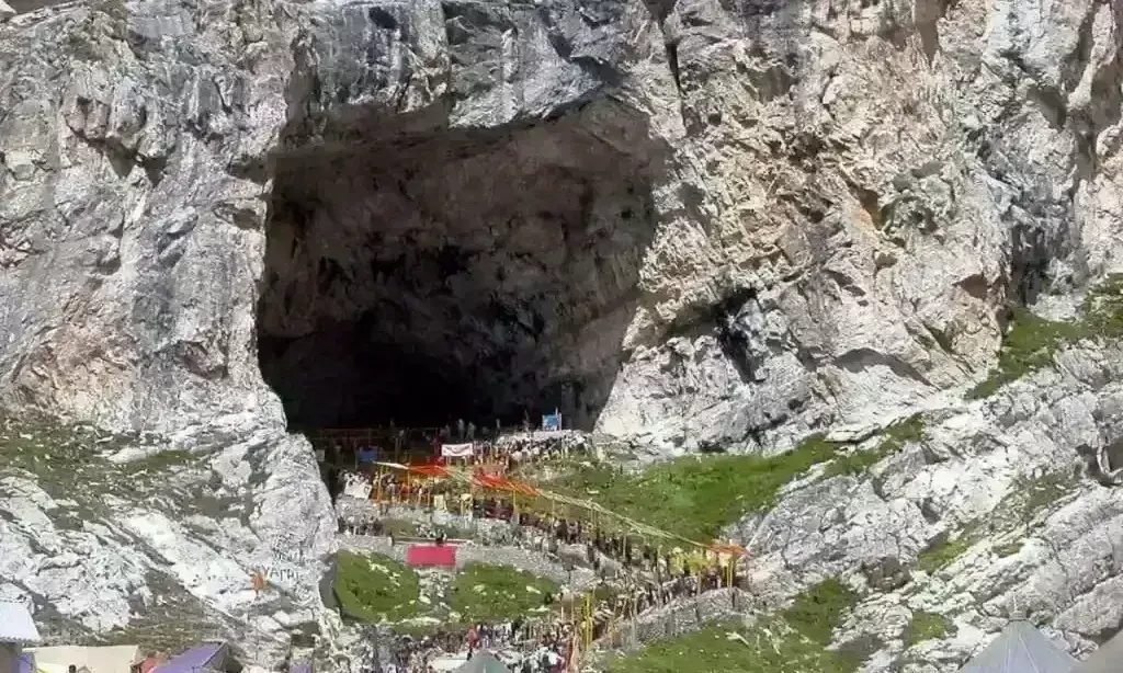 जम्मू-कश्मीर में मौसम ने बिगाड़े हालत, कई जगह लैंडस्लाइड, लगातार दूसरे दिन अमरनाथ यात्रा स्थगित