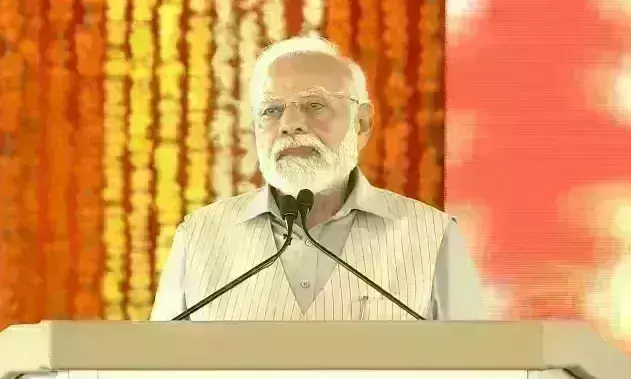 वारंगल में KCR पर बरसे प्रधानमंत्री मोदी, कहा-  तेलंगाना के लिए कांग्रेस और BRS दोनों घातक हैं