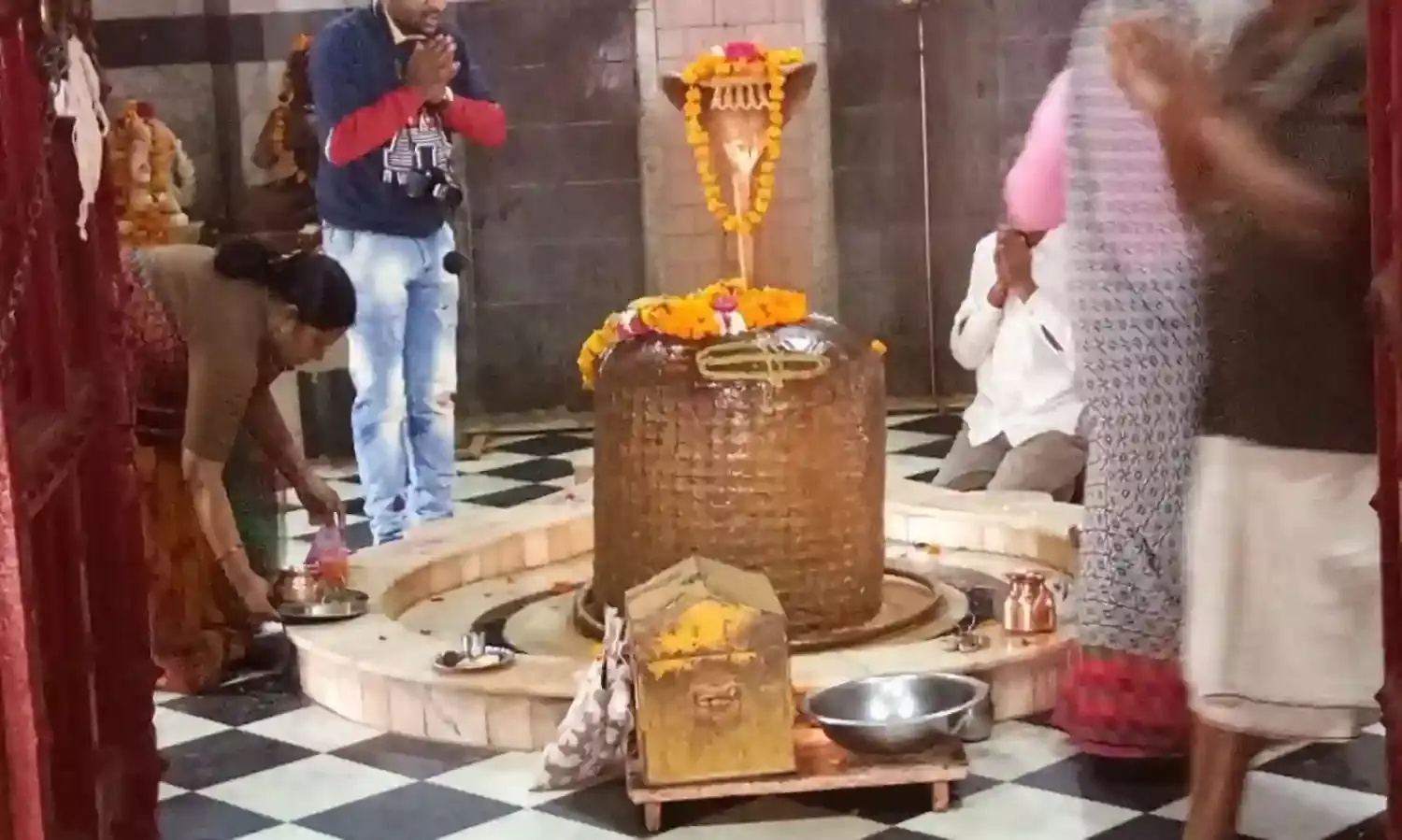 श्रावण मास का पहला सोमवार आज, ग्वालियर में सजकर तैयार हुए शिवालय