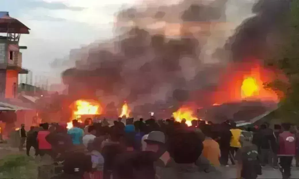 मणिपुर में सरकार ने सुप्रीम कोर्ट में दाखिल की स्टेटस रिपोर्ट, पूछा लुटे हुए हथियार का क्या हुआ ? मणिपुर में सरकार ने सुप्रीम कोर्ट में दाखिल की स्टेटस रिपोर्ट, पूछा लुटे हुए हथियार का क्या हुआ ?