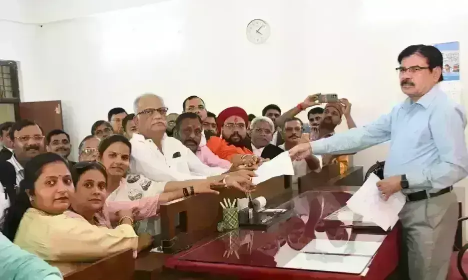 राजनीतिक स्वार्थ के लिए संघ की छवि धूमिल कर समाज को बांटना चाहते हैं दिग्विजय