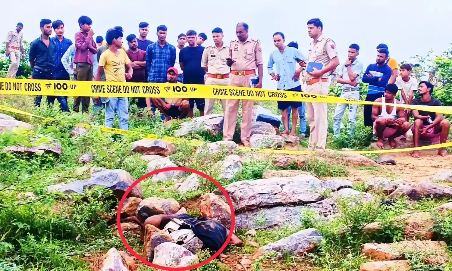 गिरिराज पर्वत पर शिला से कुचल कर ग्वाला की हत्या