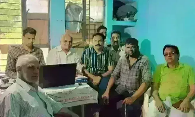 भिंड में किसान से राजस्व निरीक्षक ने मांगी रिश्वत, लोकायुक्त ने किया रंगे हाथ गिरफ्तार भिंड में किसान से राजस्व निरीक्षक ने मांगी रिश्वत, लोकायुक्त ने किया रंगे हाथ गिरफ्तार