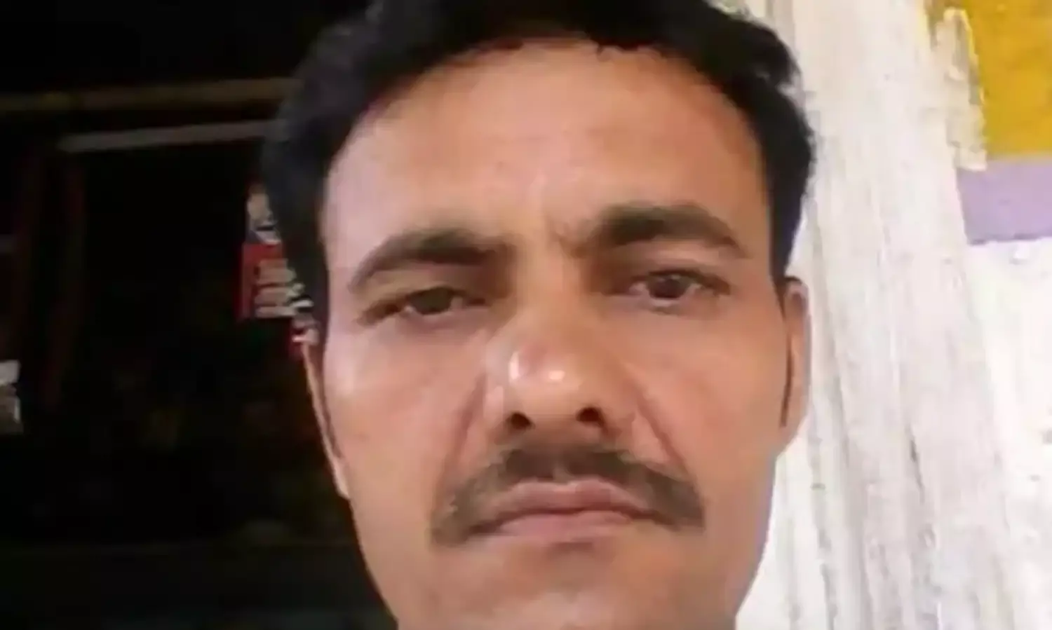 खेरागढ़ में अचानक टेंपो के सामने आया सांड, टेंपो पलटने से एक की मौत