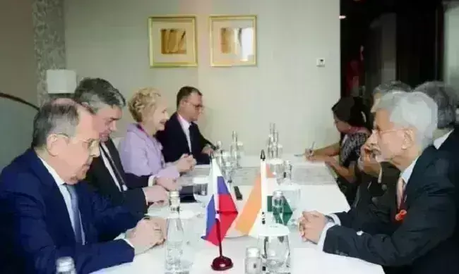 जकार्ता में रूसी विदेश मंत्री से मिले भारतीय विदेश मंत्री, यूक्रेन संकट पर हुई चर्चा