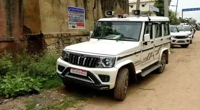 फर्जी नंबर प्लेट लगी गाड़ी से चल रहीं तहसीलदार, फोटो वायरल होने पर बदली नंबर प्लेट