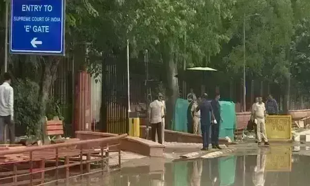 Delhi Flood : दिल्ली में सुप्रीम कोर्ट के गेट तक पहुंचा यमुना का पानी, मुख्यमंत्री-उपराज्यपाल ने लिया हालात का जायजा