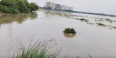 आगरा में 45 साल बाद शहर की सड़कों पर यमुना का पानी