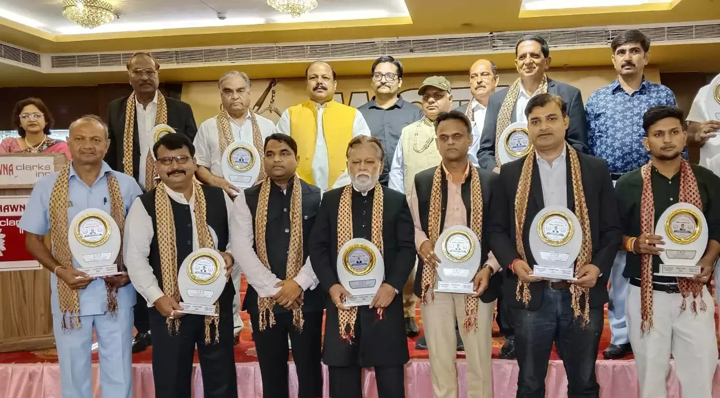 विश्व न्याय दिवस पर सम्मानित हुए अधिवक्ता