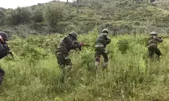 LOC पर घुसपैठ की कोशिश नाकाम, सुरक्षाबलों ने दो आतंकी मारे, हथियार व गोला बारूद बरामद