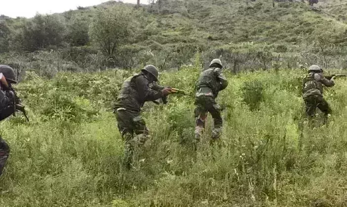 LOC पर घुसपैठ की कोशिश नाकाम, सुरक्षाबलों ने दो आतंकी मारे, हथियार व गोला बारूद बरामद