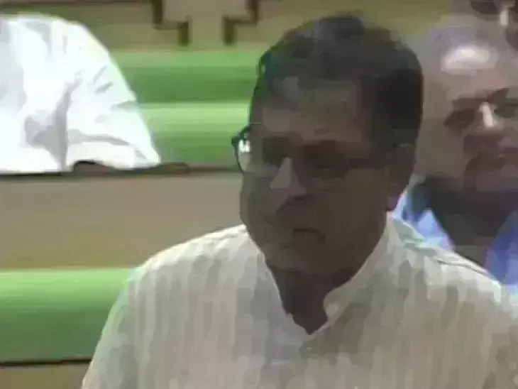 राजस्थान विधानसभा में विपक्ष ने किया हंगामा,कर्ज माफी के मुद्दे पर सरकार ने साधी चुप्पी राजस्थान विधानसभा में विपक्ष ने किया हंगामा,कर्ज माफी के मुद्दे पर सरकार ने साधी चुप्पी