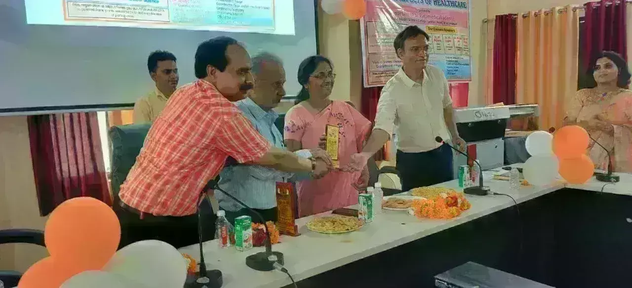 ग्वालियर सीएमएचओ डॉ. आर के राजौरिया : चिकित्सा एवं सह चिकित्सा का क्षेत्र सेवा का है व्यापार का नहीं