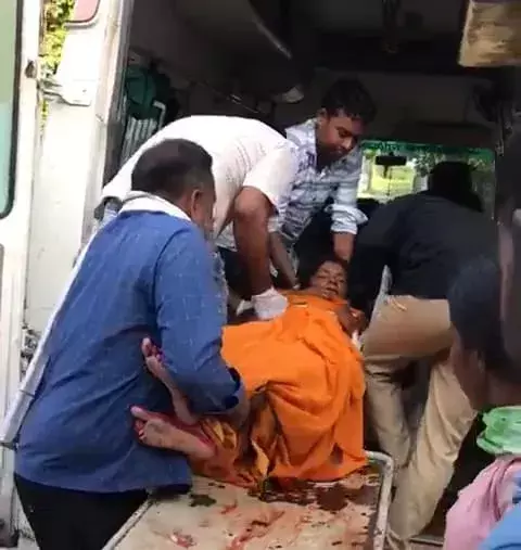 सैयां की ओर से आ रहे दो बाइकों में पार्सल गाड़ी ने मारी टक्कर, एक महिला गंभीर घायल