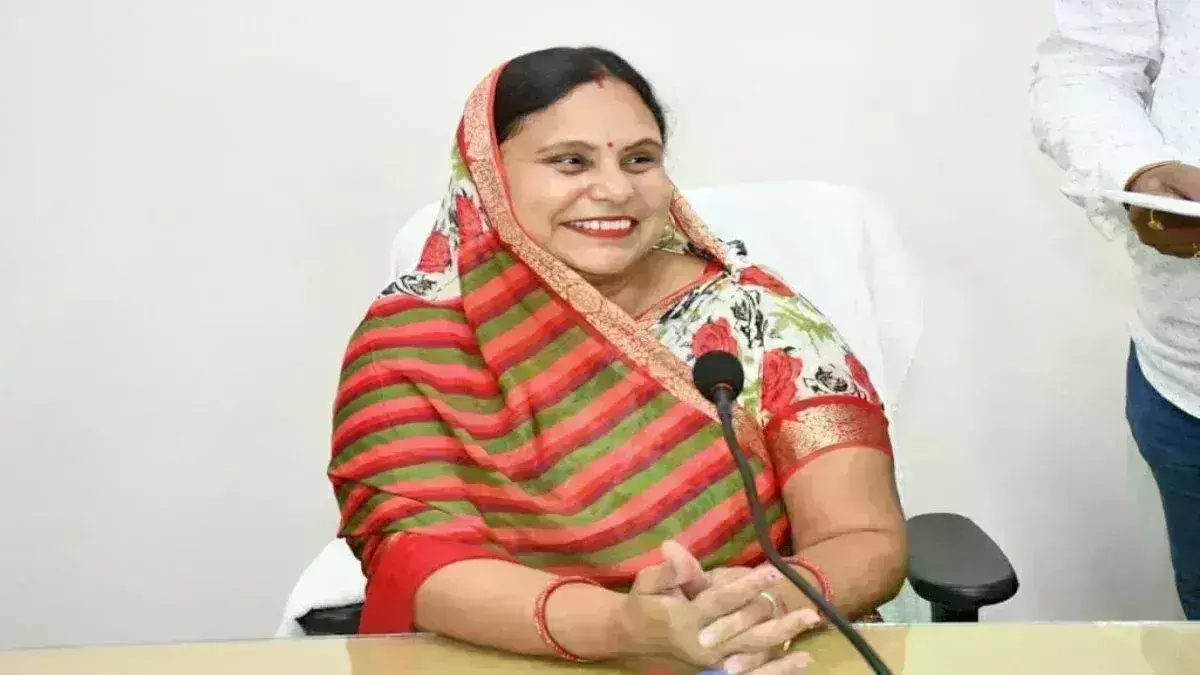 स्वच्छता सर्वेक्षण 2023 सर्वे से पहले क्षेत्रों में पहुंची महापौर, लोगों ने कहा सीवर की नहीं हो रही सफाई