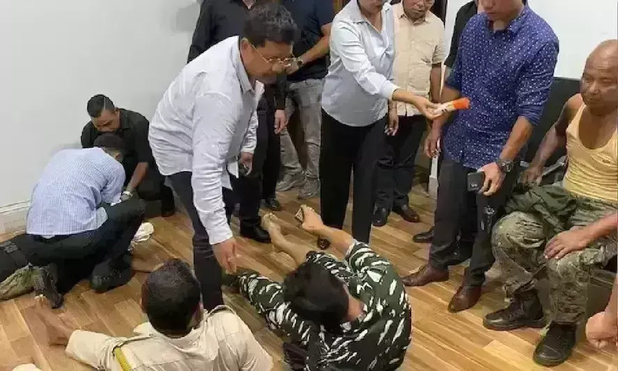 मेघालय के मुख्यमंत्री कार्यालय पर भीड़ ने किया हमला, 5 सुरक्षाकर्मी घायल