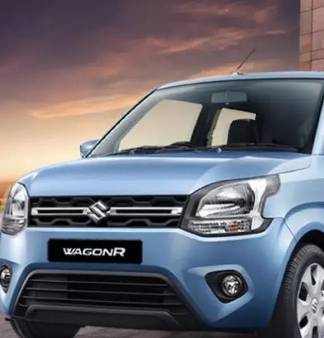 Maruti Wagonr बनी सबसे ज्यादा बिकने वाली कार, शोरूम के सामने लगी खरीदने वालों की भीड़