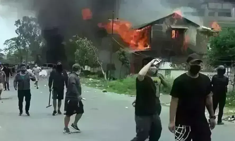 मणिपुर में फिर भड़की हिंसा, चुराचंदपुर में फायरिंग, पुलिस ने लगाया कर्फ्यू