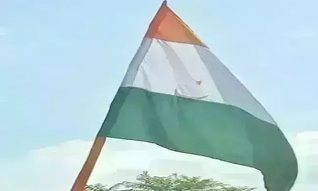 मुहर्रम से पहले मुस्लिम समुदाय ने तिरंगे से की छेड़खानी, अशोक चक्र की जगह लगाए चांद-तारे