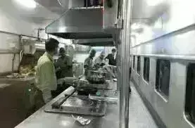 पूड़ी सब्जी के साथ  खिचड़ी का स्वाद भी चख सकेंगे यात्री, पेंट्रीकार में लगेगी सूची