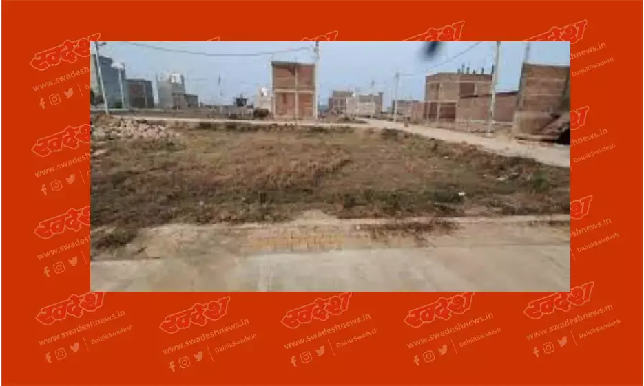 ग्वालियर : जमीन की कीमत बढ़ाने शासकीय रास्ता बदलकर खेत से निकाला