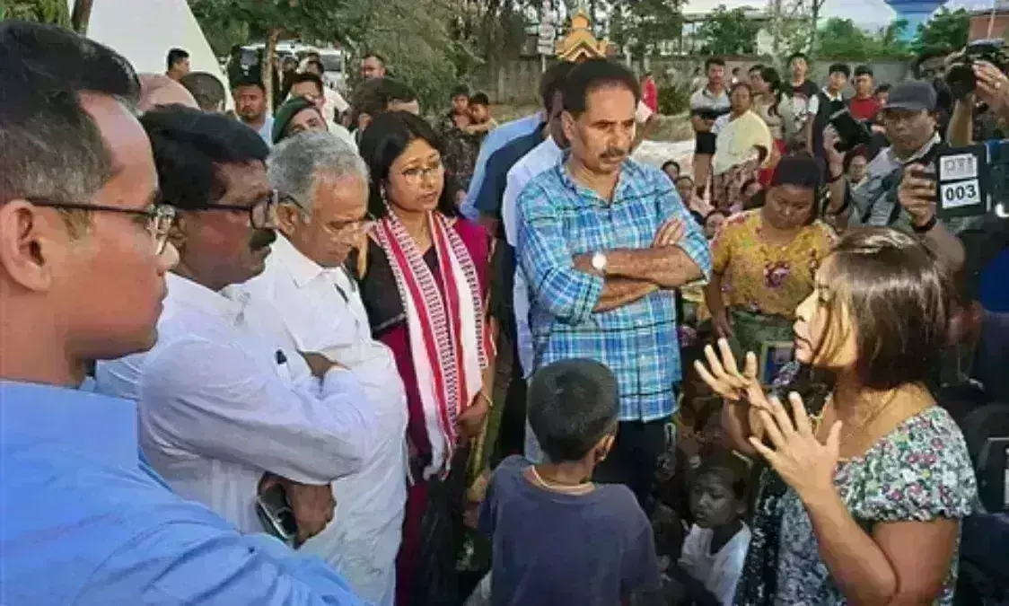 विपक्षी गठबंधन INDIA के सांसदों ने मणिपुर के रिलीफ कैंप में हिंसा पीड़ितों से की मुलाकात, कहा - लोगों की मांगों को सुना