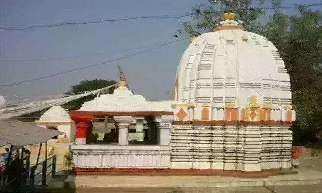 रीवा में शिव मंदिर में पूजन के दौरान श्रद्धालुओं पर बिजली का तार टूटकर गिरा , 15 की हालत गंभीर