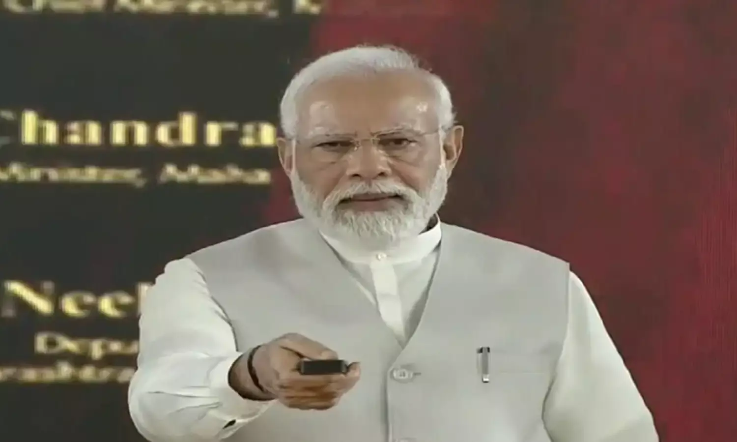 प्रधानमंत्री ने पुणे को दी कई सौगात, मेट्रो को दिखाई हरी झंडी, परियोजनाओं का किया उद्घाटन और शिलान्यास