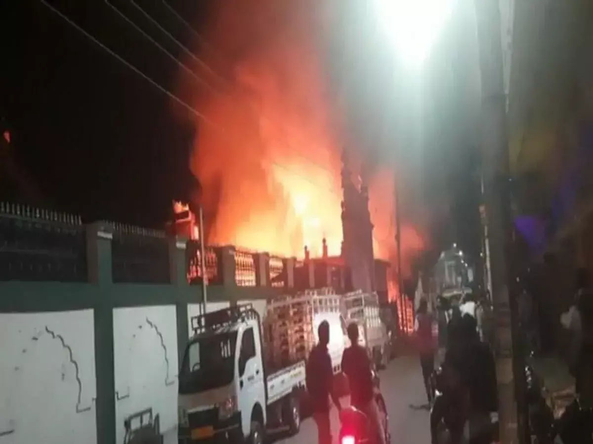 हरियाणा के नूंह से गुरूग्राम पहुंचा दंगा, मस्जिद में लगाई आग नायब इमाम साद की हत्या