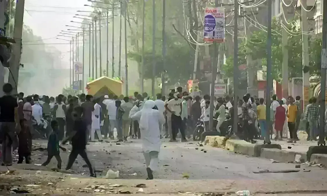 मेवात में पथराव के बाद तनाव, नूंह में कर्फ्यू, 5 जिलों में इंटरनेट बंद